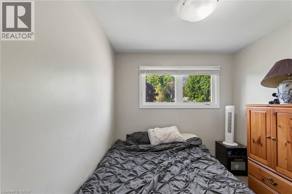 158 LAURENTIAN Drive N - Image 33
