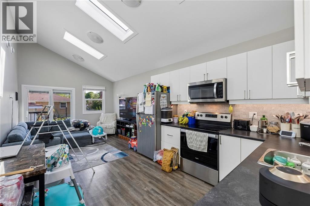 158 LAURENTIAN Drive N - Image 7