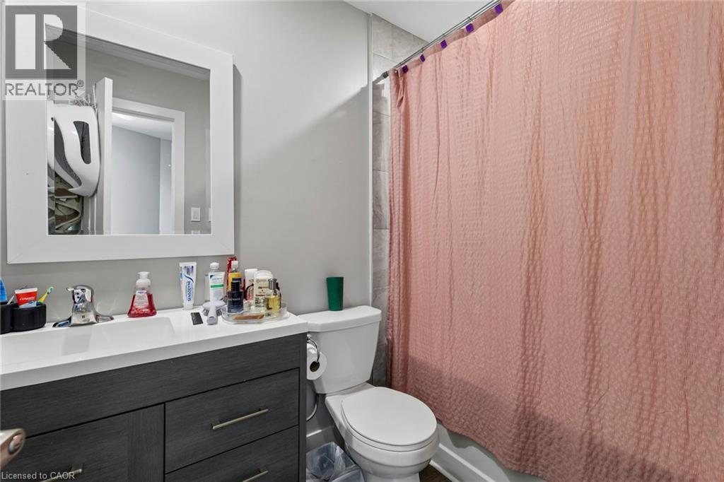 158 LAURENTIAN Drive N - Image 12