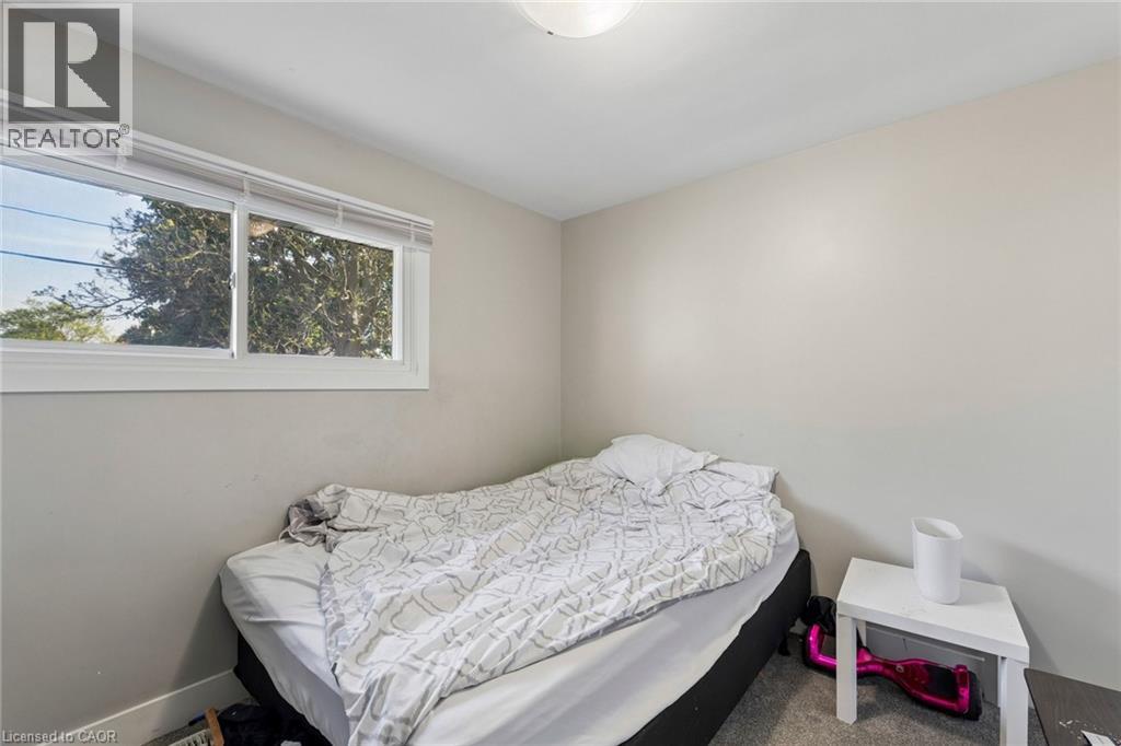 158 LAURENTIAN Drive N - Image 32