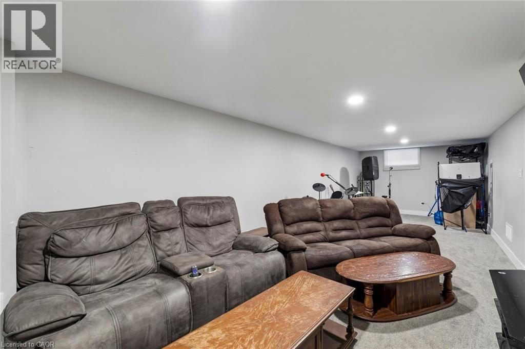 158 LAURENTIAN Drive N - Image 36
