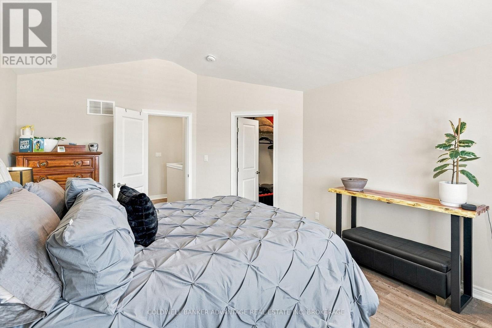 11 DANDURAND COURT - 21