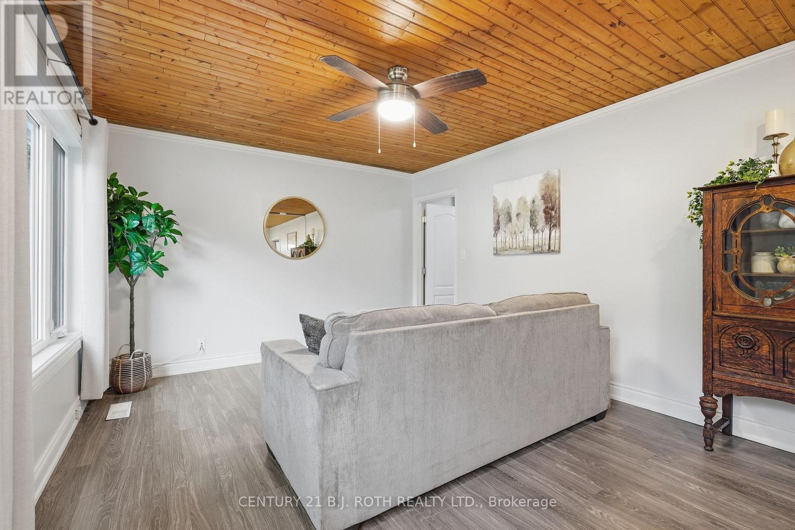 3408 CORONATION AVENUE - Image 8
