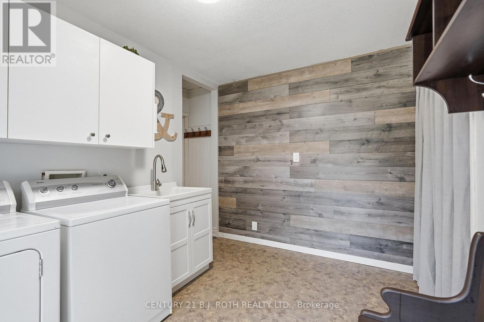 3408 CORONATION AVENUE - Image 16