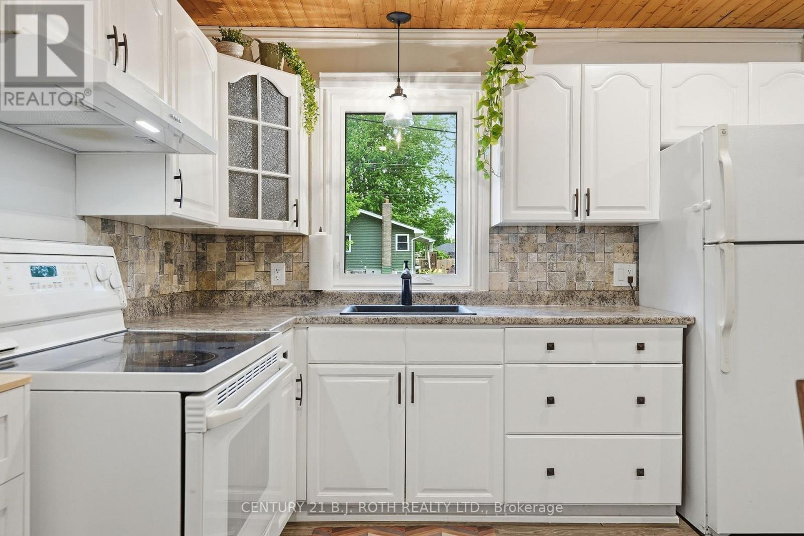 3408 CORONATION AVENUE - Image 4
