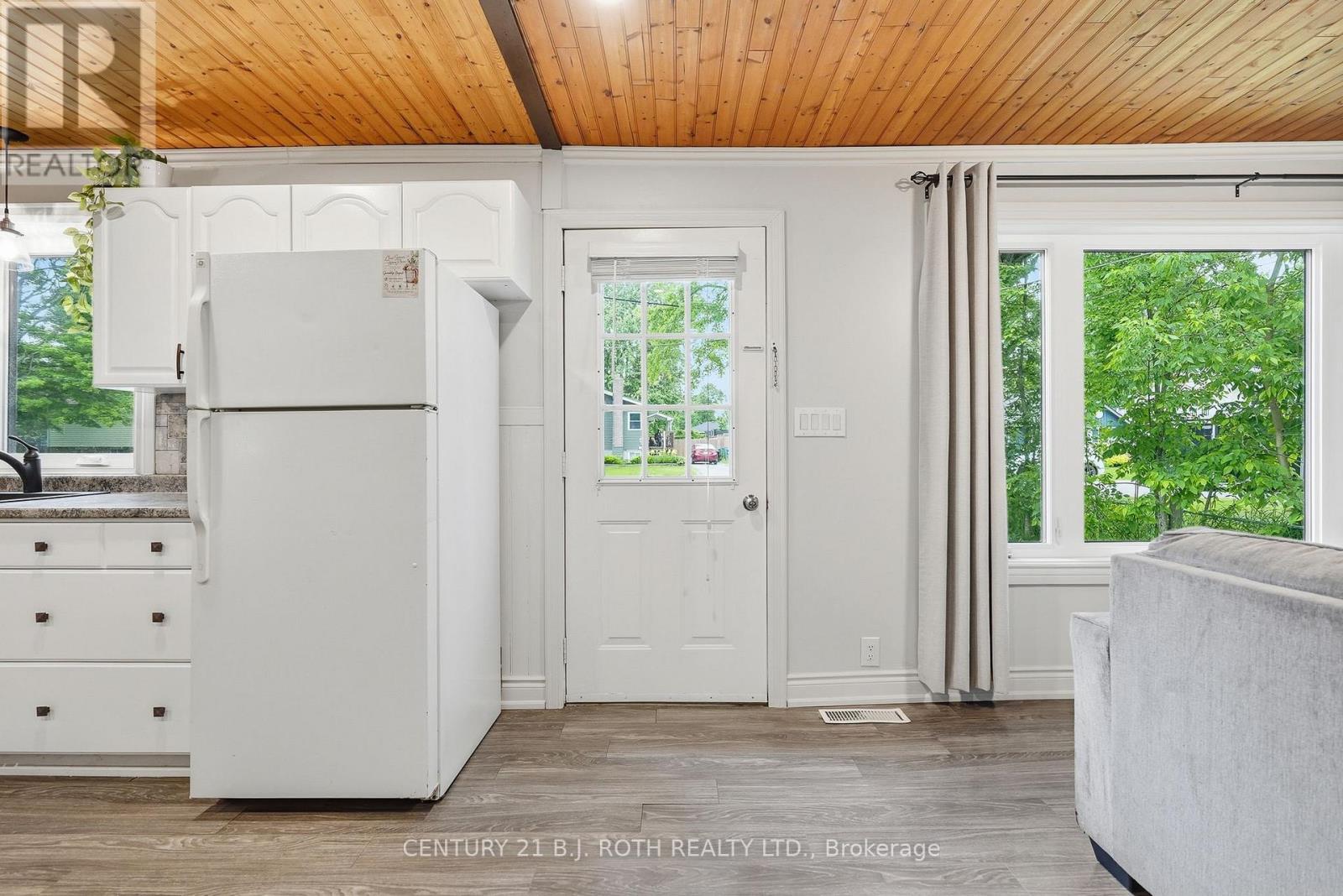 3408 CORONATION AVENUE - Image 6
