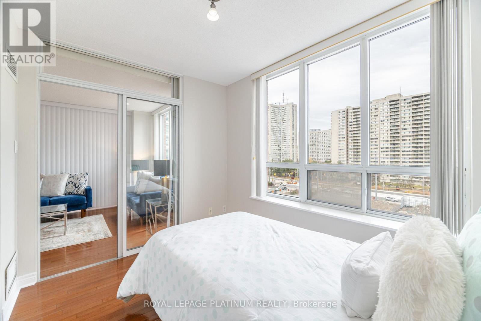 #703 156 ENFIELD PLACE - 24