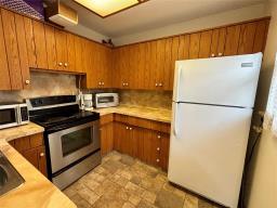 Mud room - 5 Douglas Drive, Belair, MB R0E0E0 Photo 13