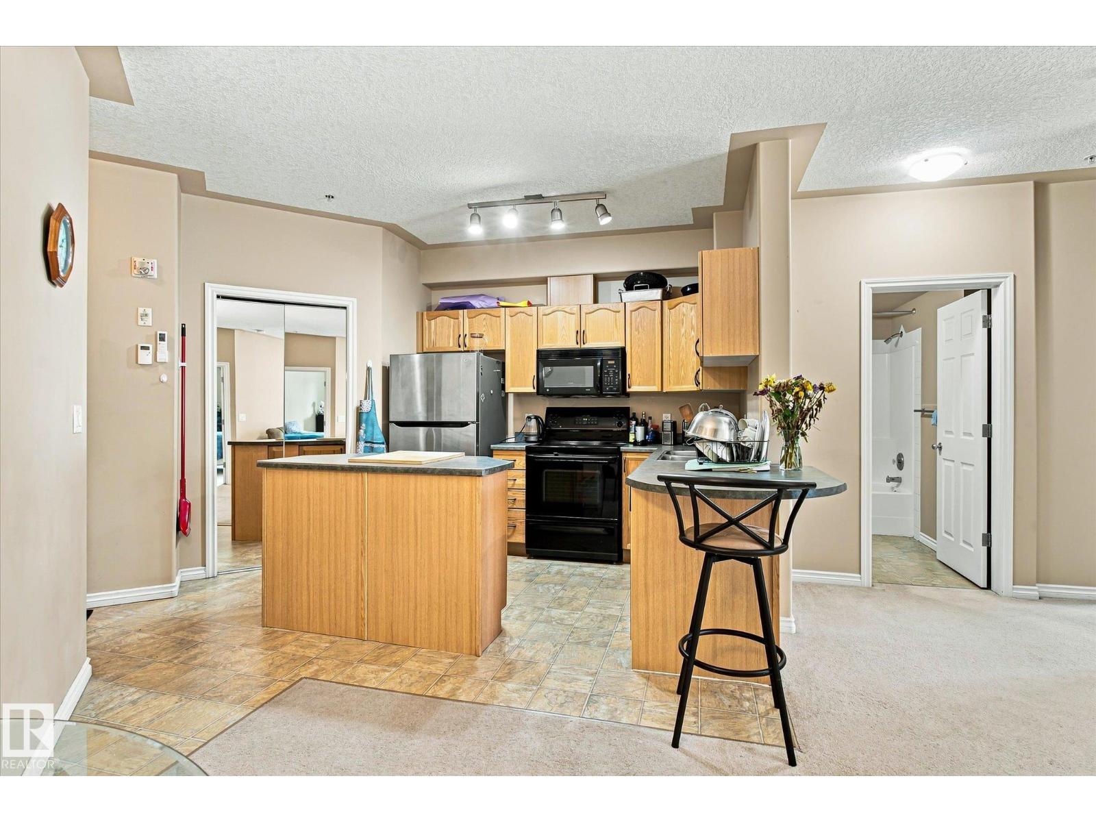 #403 10046 110 ST NW - Image 9