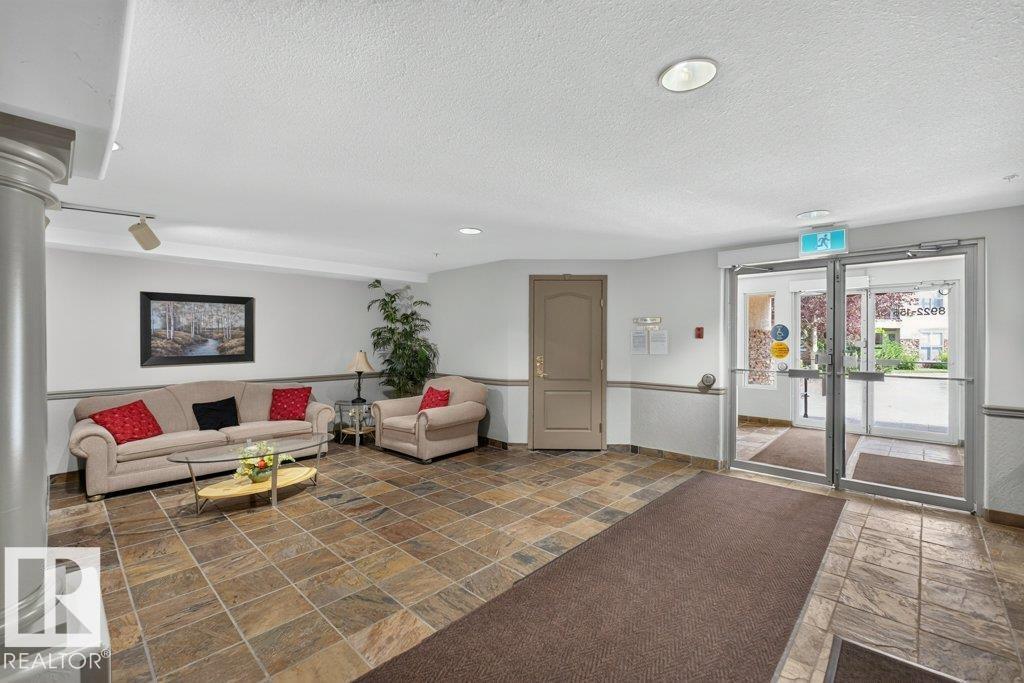 #411 8922 156 ST NW, Meadowlark Park (Edmonton), Edmonton photo 2