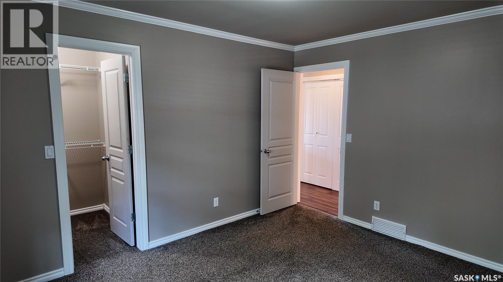 #3241 Woodhams DRIVE E - 15