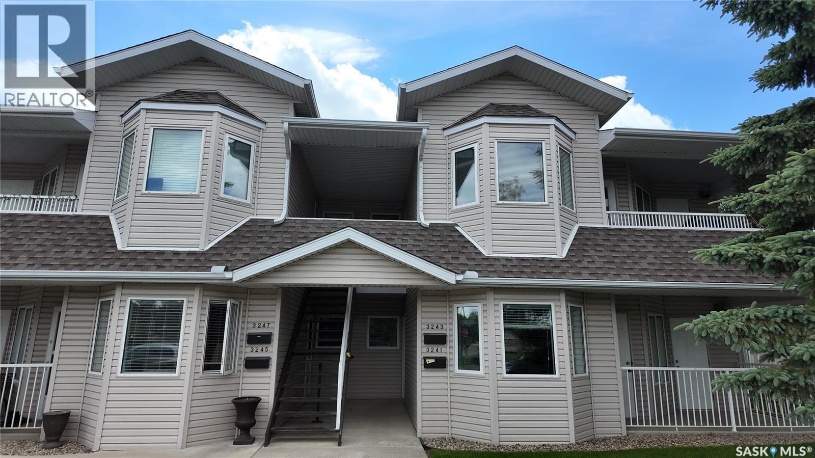 #3241 Woodhams DRIVE E - 16