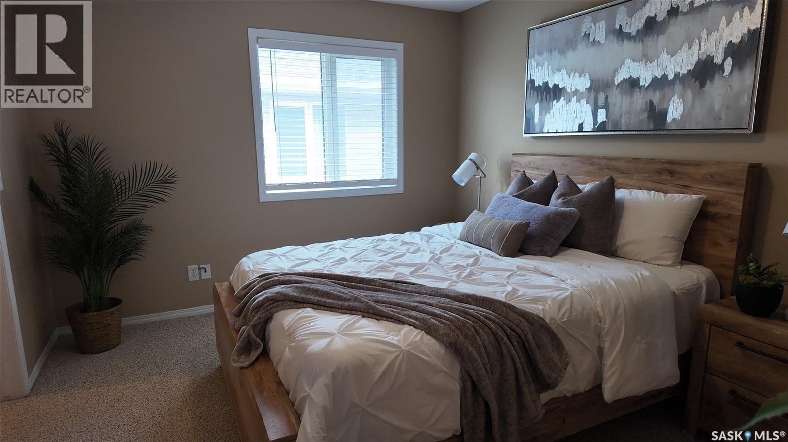 #3241 Woodhams DRIVE E - 5