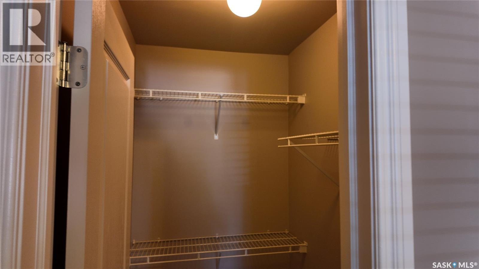 #3241 Woodhams DRIVE E - 9