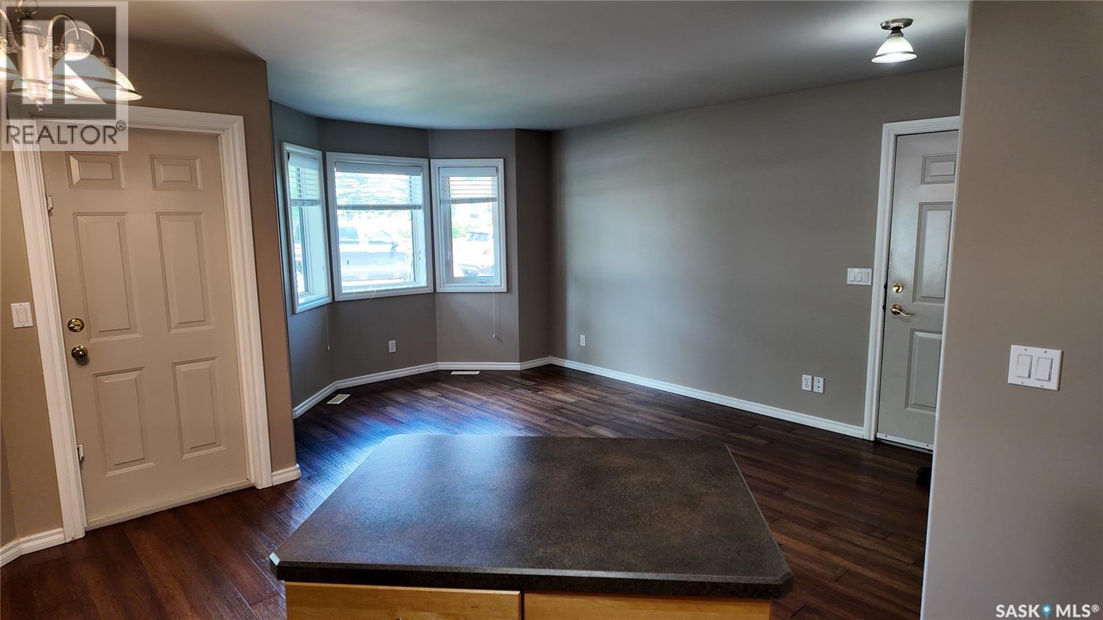 #3241 Woodhams DRIVE E - 6