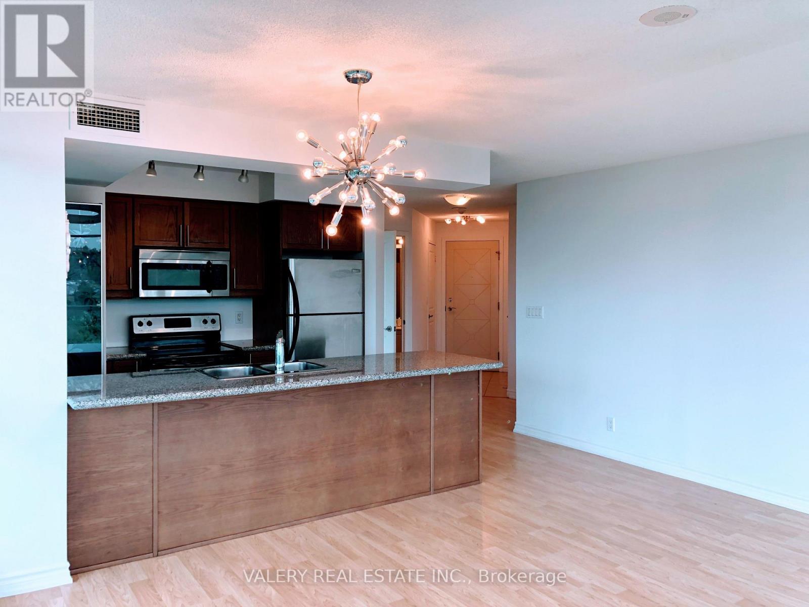 #907 18 HARDING BOULEVARD - 6