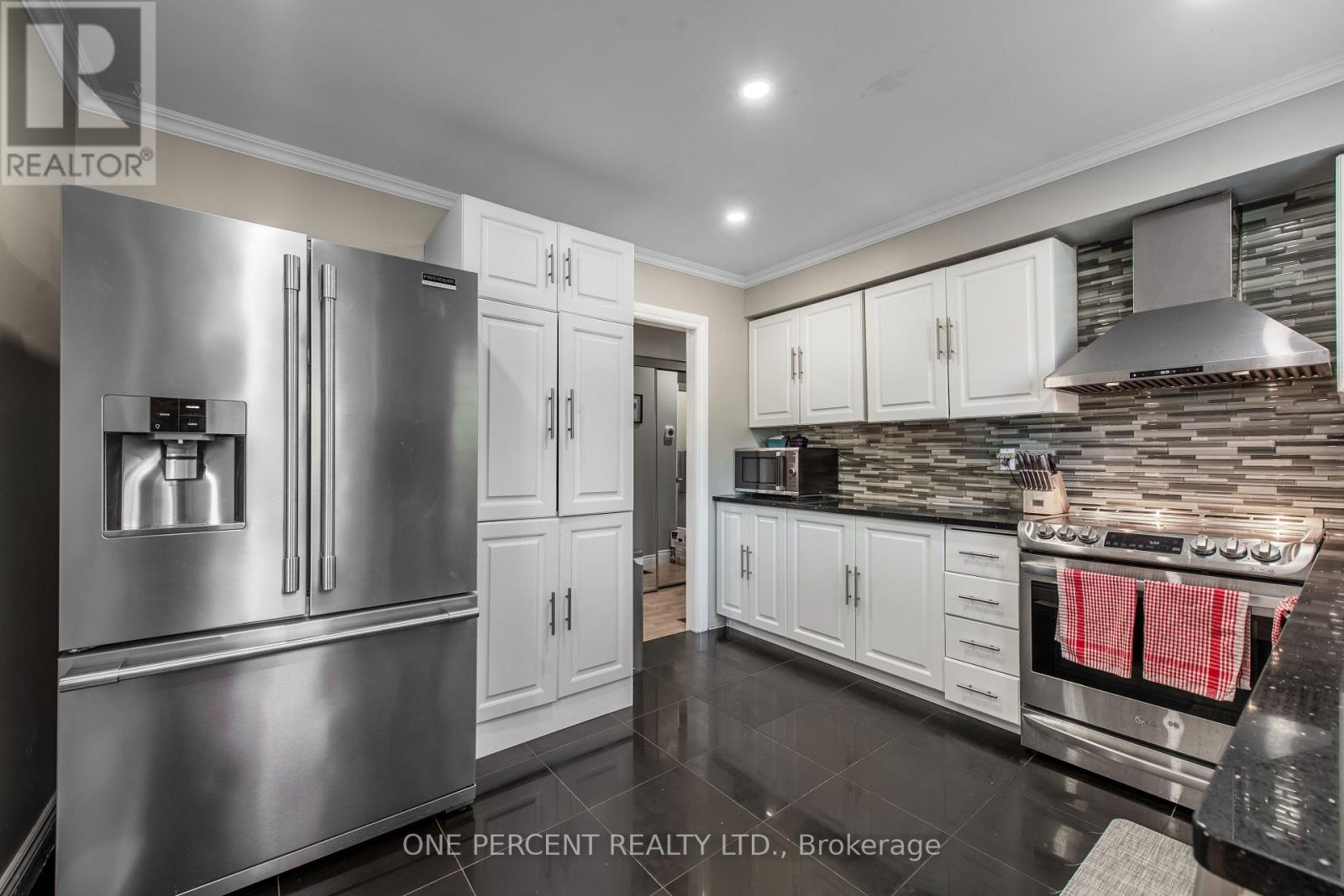 7 MORGANDALE CRESCENT - 4