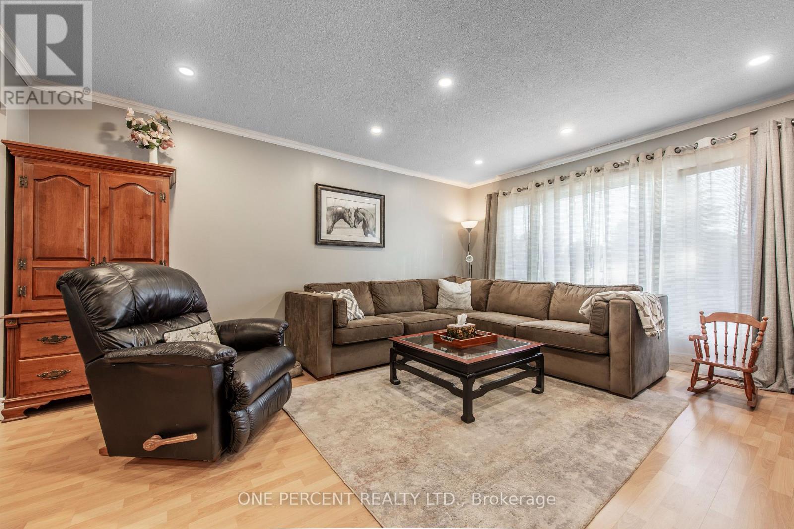 7 MORGANDALE CRESCENT - 7