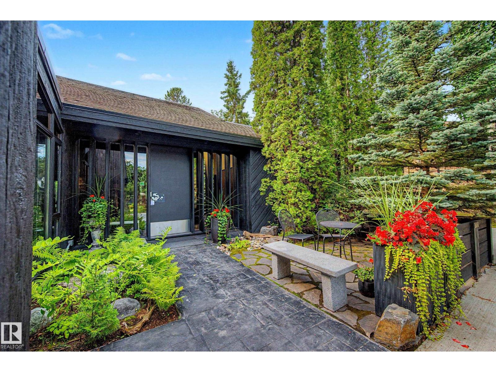 13611 82 AV NW, Laurier Heights, Edmonton photo 2