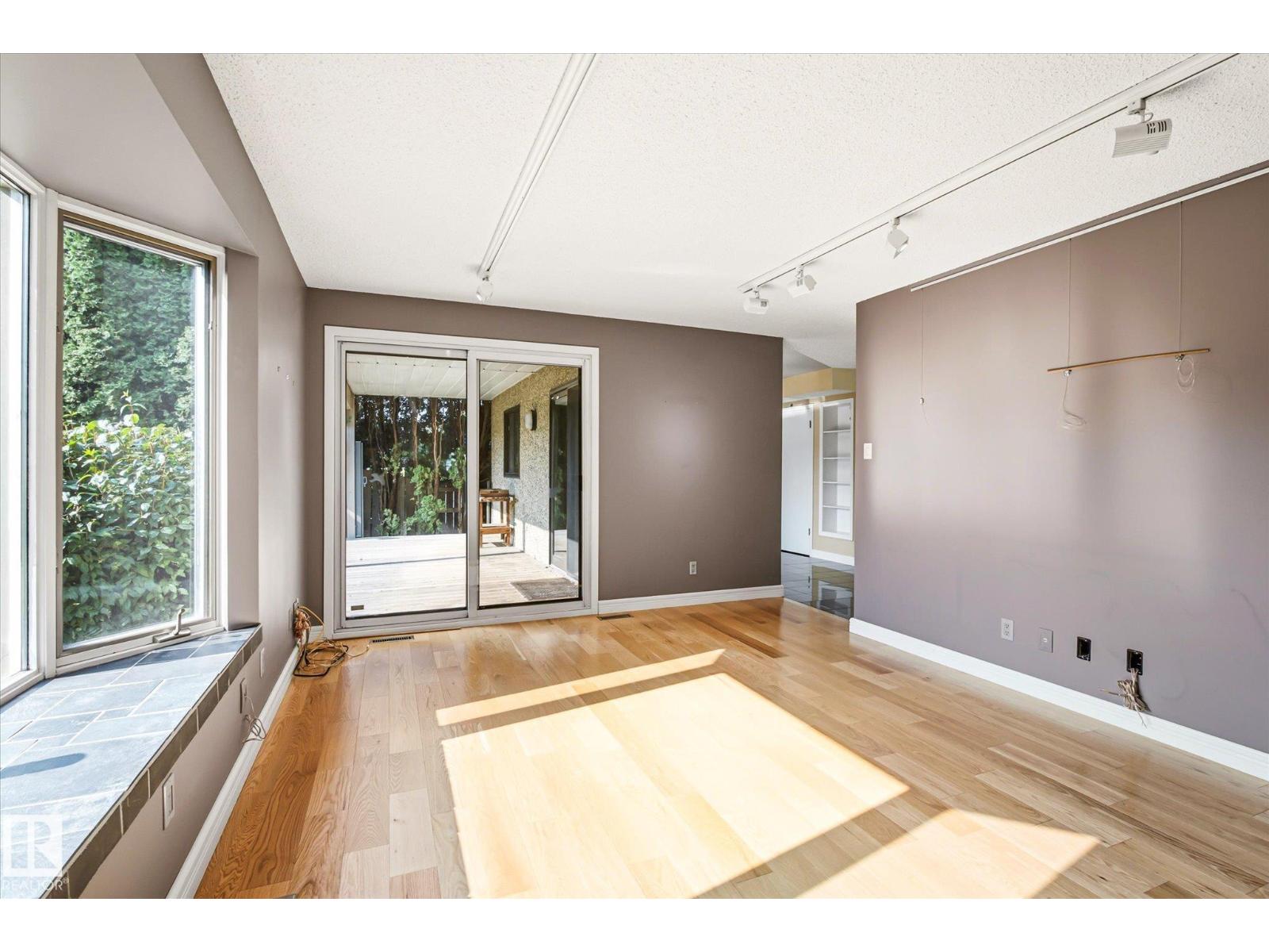 241 GREENOCH CR NW - 20