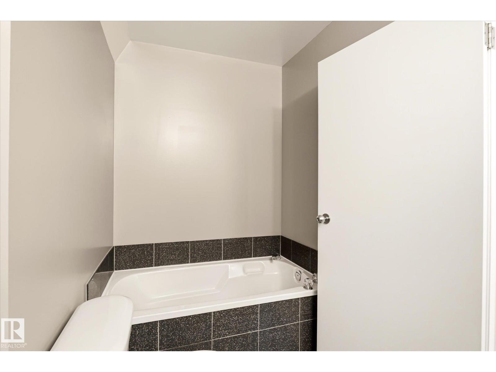 241 GREENOCH CR NW - Image 35