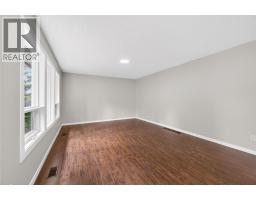 Living room - 2731 Okanagan Avenue Ne, Salmon Arm, BC V1E2T1 Photo 12