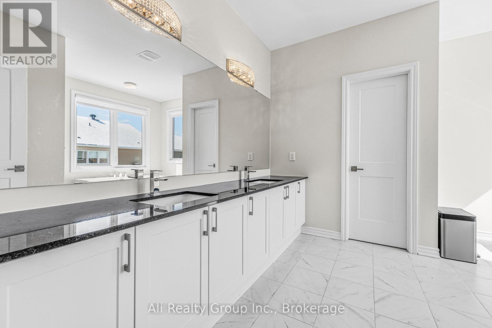 4 Bed, 4 Bath House for Sale in Ottawa – 38 MUDMINNOW CRESCENT, Ottawa – MLS# X13648090 - Image 16