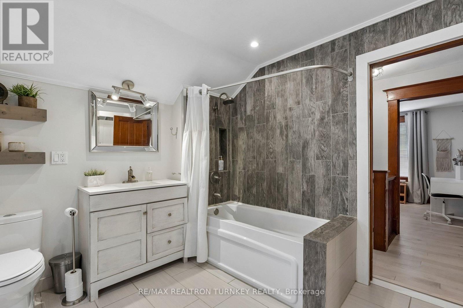 72 VINCENT STREET - 26