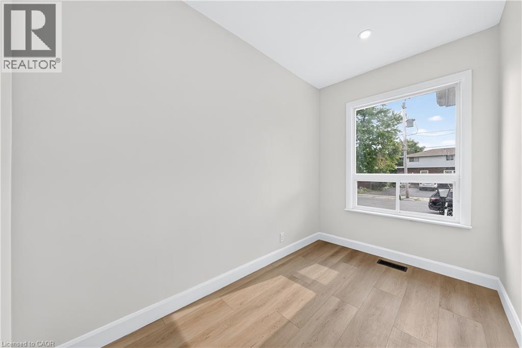 51 QUEEN Street S - 28