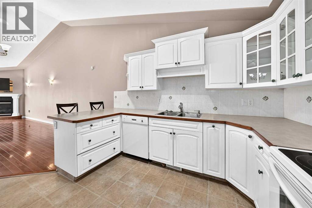 4405 48 Street - 10