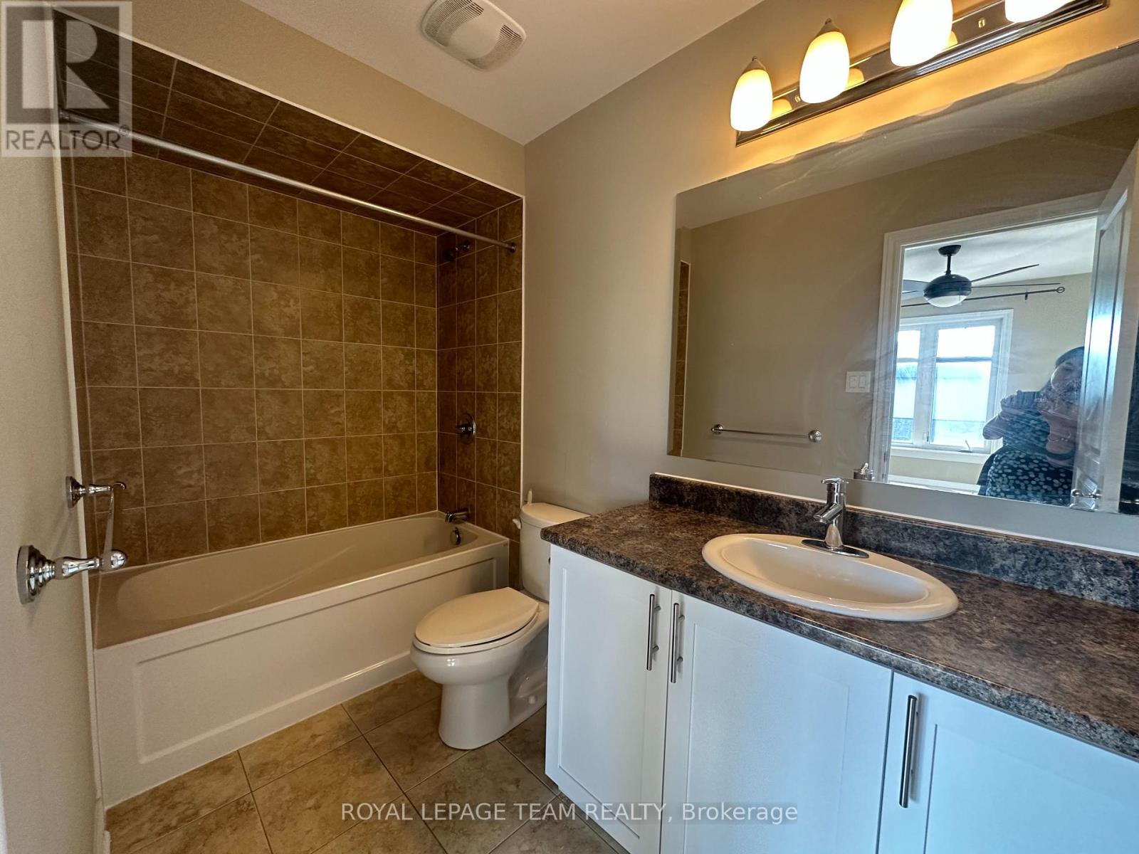3 Bed, 3 Bath House for Rent in Ottawa – 940 COBBLE HILL DRIVE, Ottawa – MLS# X13648124 - Image 10