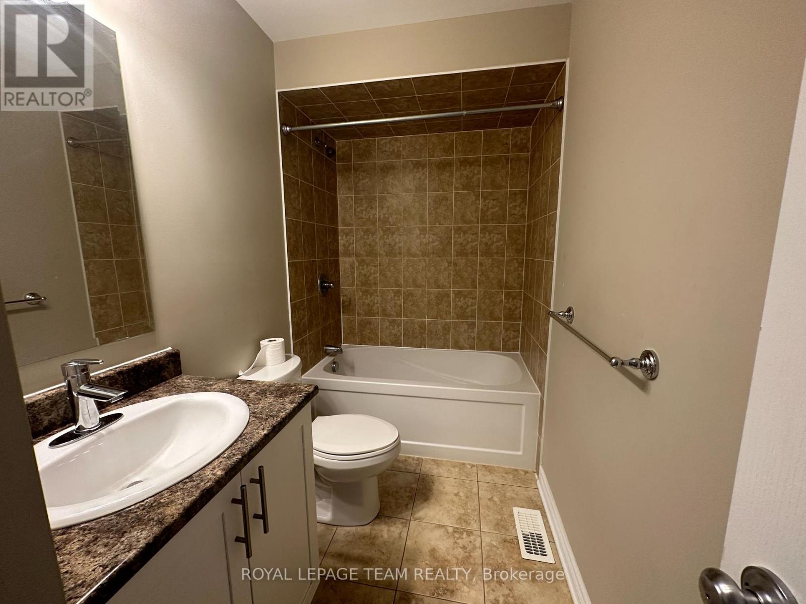 3 Bed, 3 Bath House for Rent in Ottawa – 940 COBBLE HILL DRIVE, Ottawa – MLS# X13648124 - Image 11