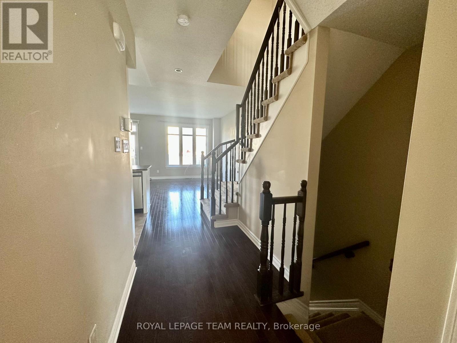 3 Bed, 3 Bath House for Rent in Ottawa – 940 COBBLE HILL DRIVE, Ottawa – MLS# X13648124 - Image 8