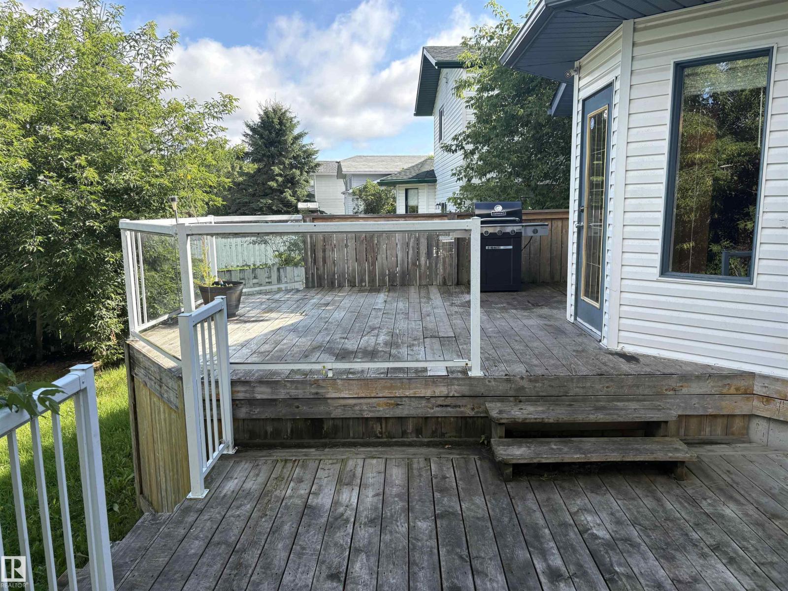 5306 44 ST - 4