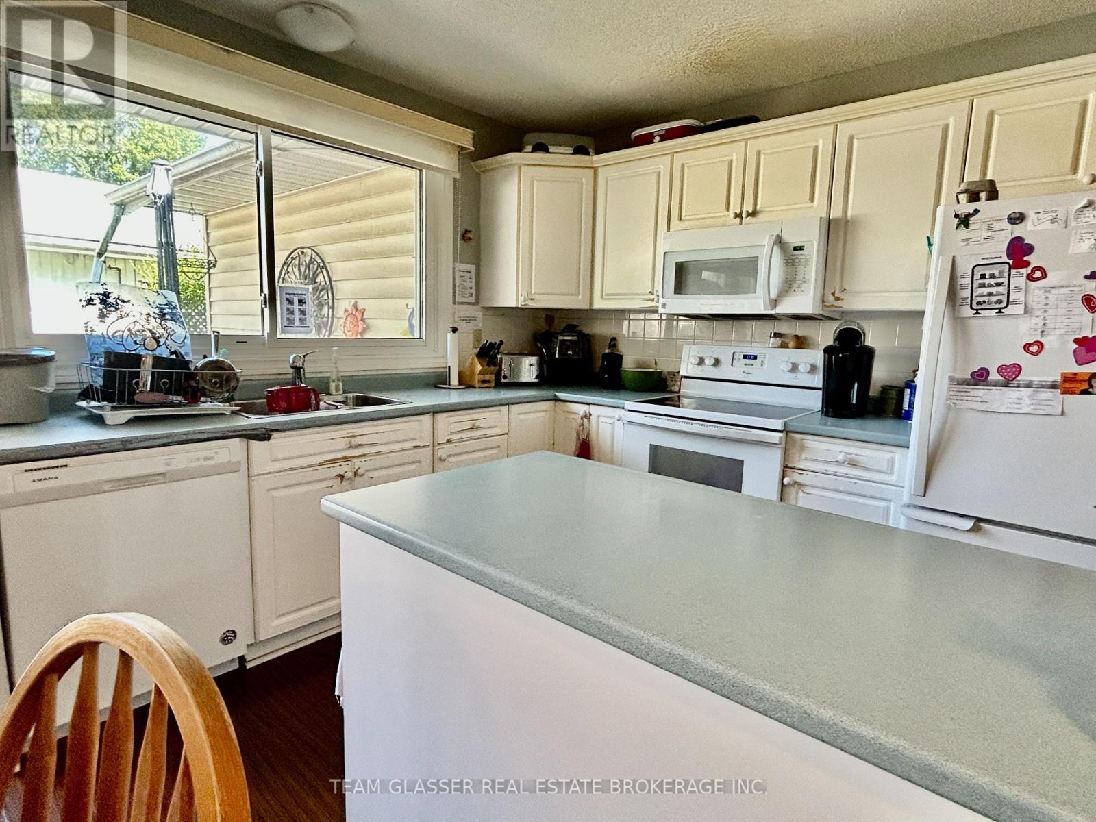 274 BLACKACRES BOULEVARD - 4