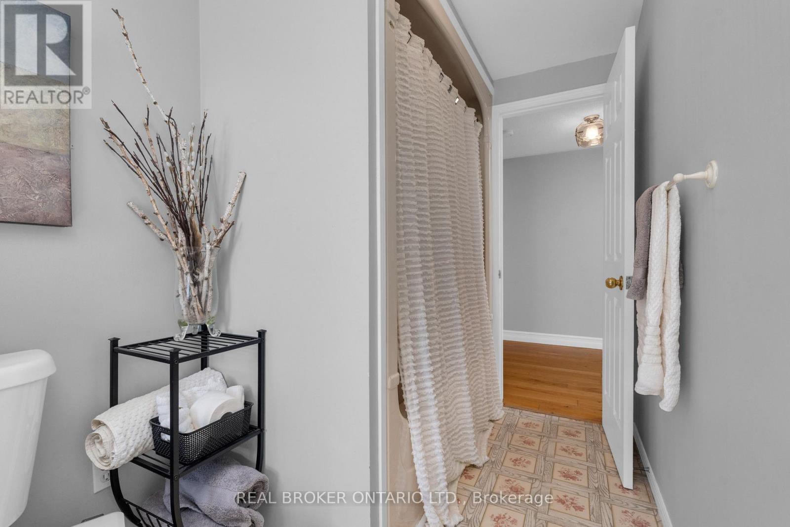 215 MARY ANNE DRIVE - Image 38
