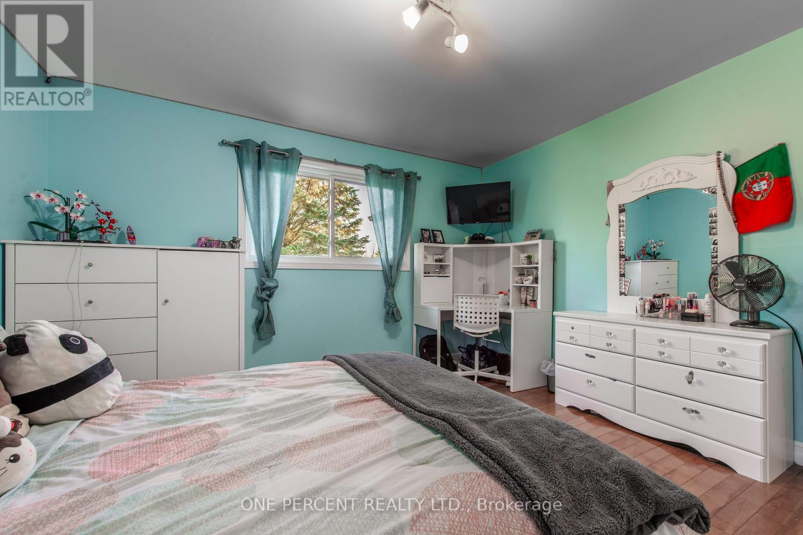10 CAMPBELL ROAD - 17