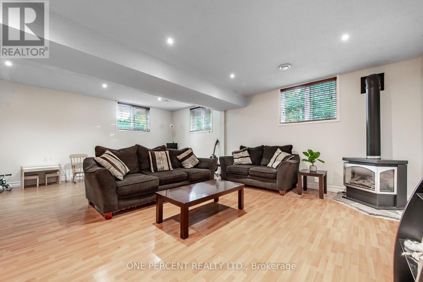 10 CAMPBELL ROAD - 25