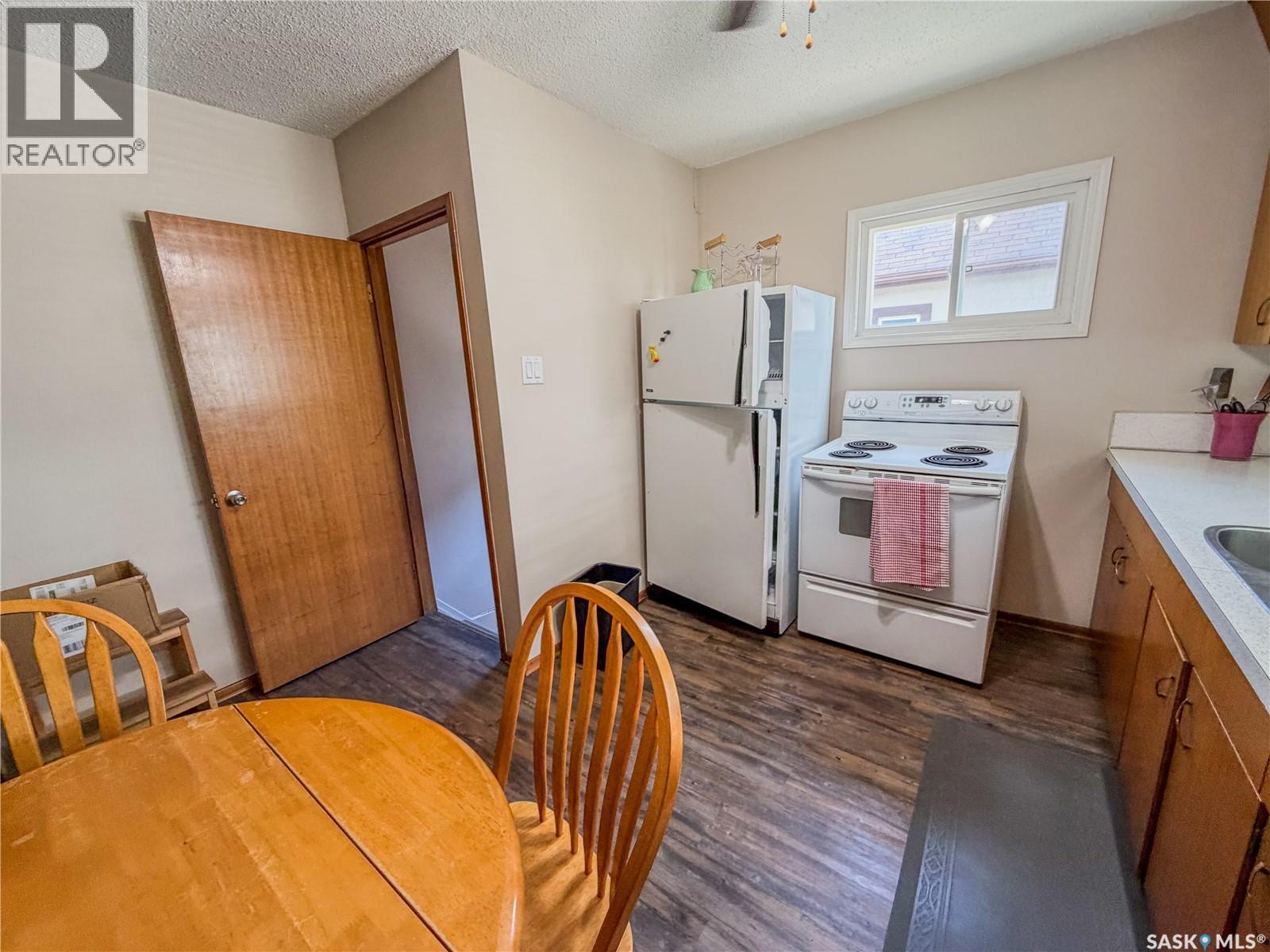 143 Gladstone AVENUE N - 12