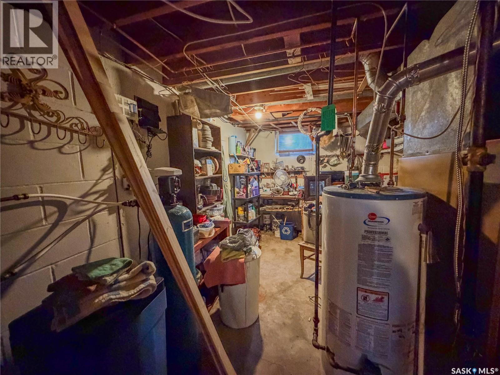 143 Gladstone AVENUE N - 33