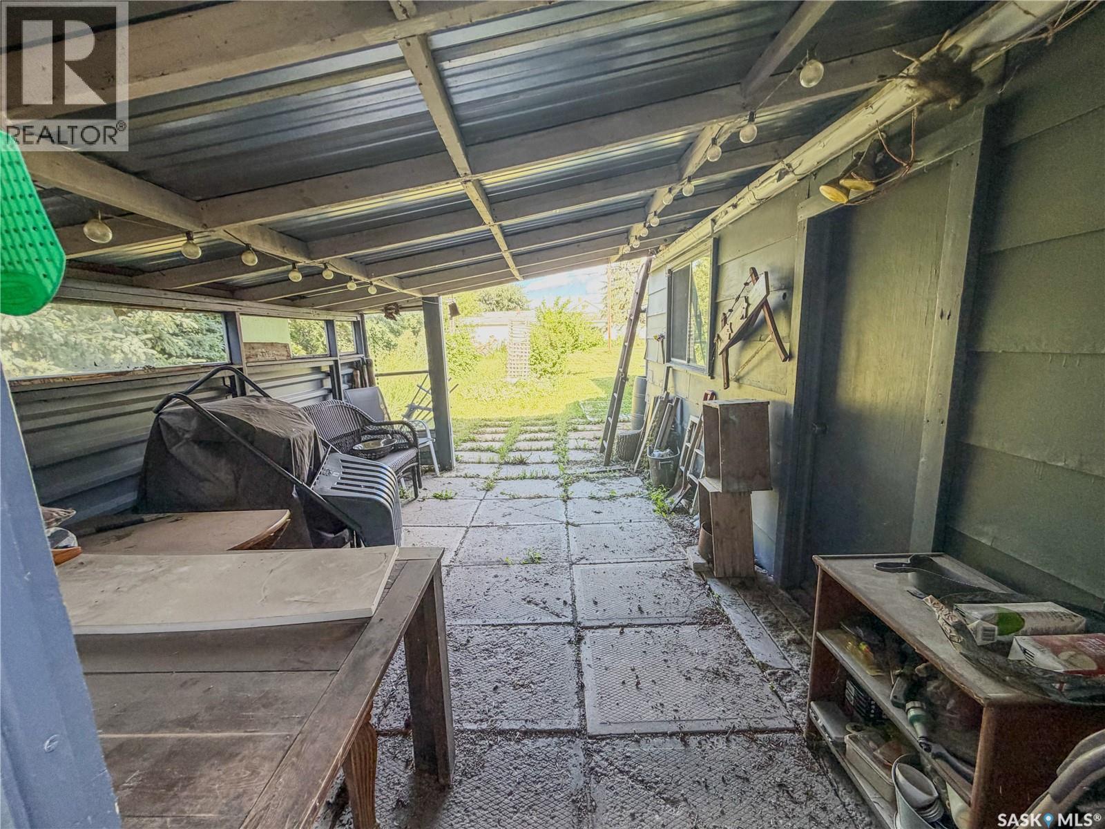 143 Gladstone AVENUE N - 37