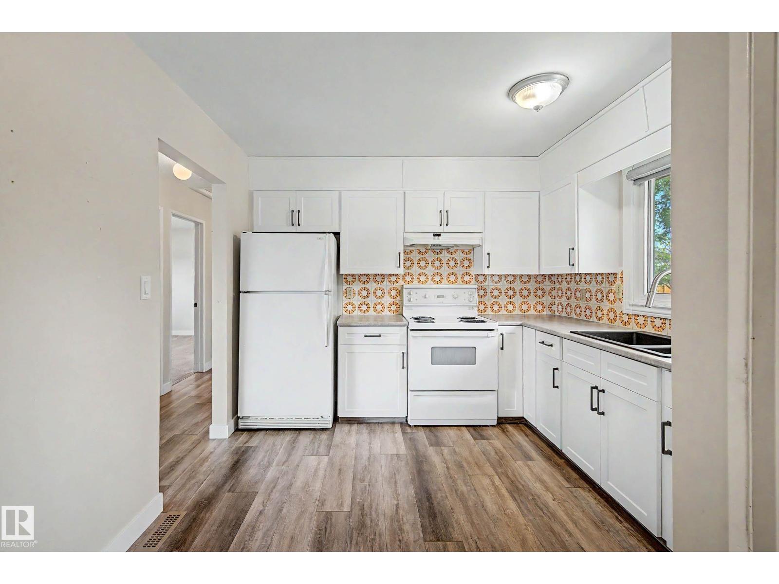2911 83 Street NW - Photo 12
