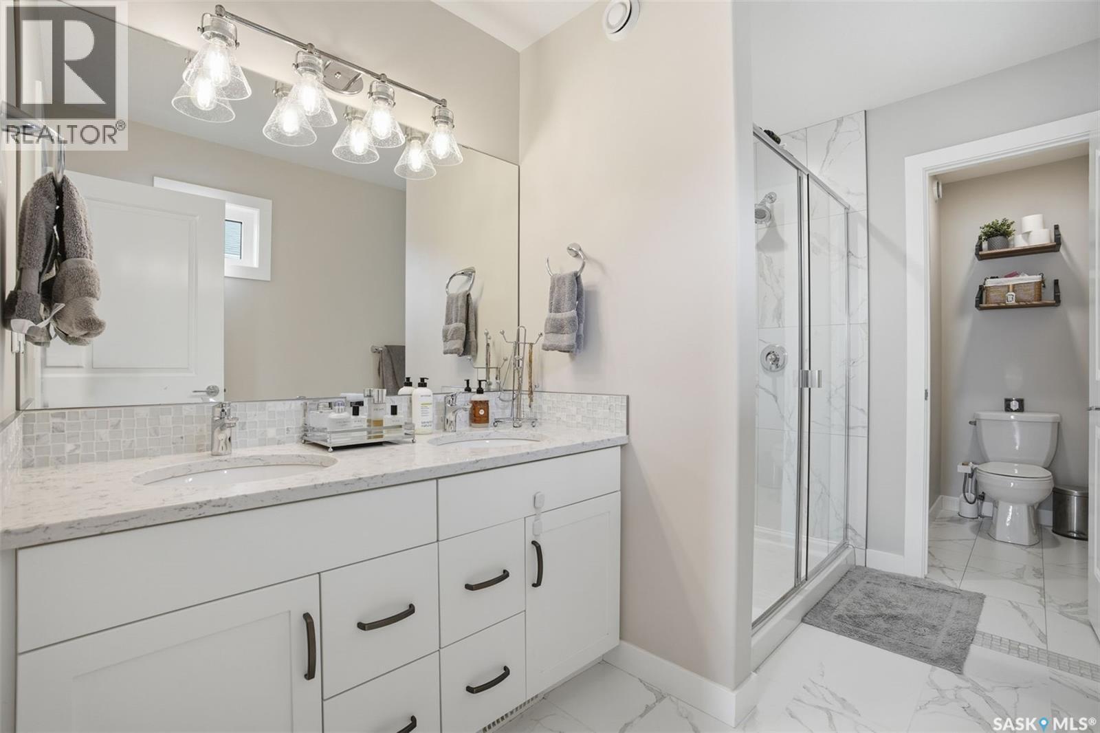 387 Underhill BEND - Image 34