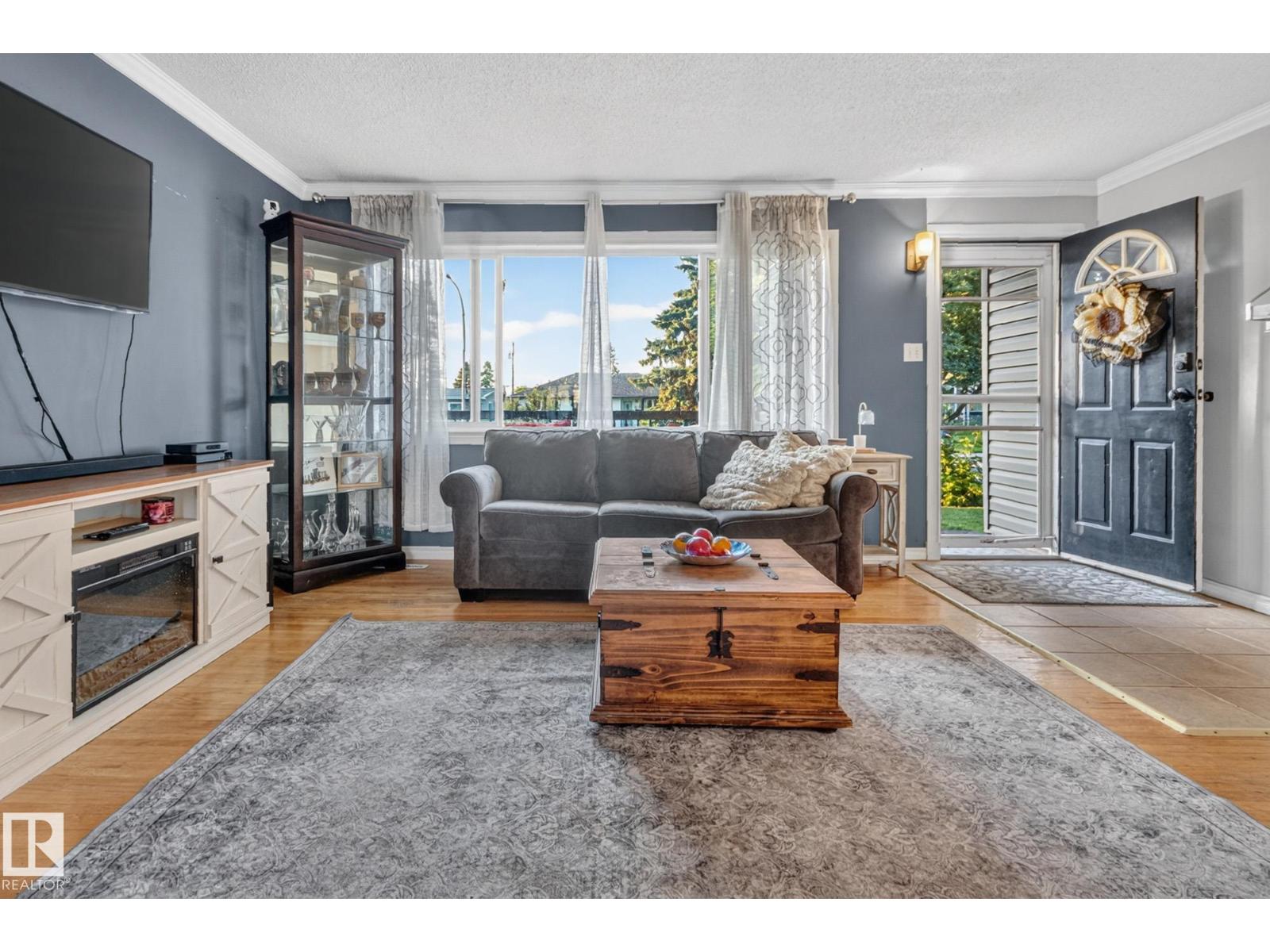 5307 104 AV NW - 7