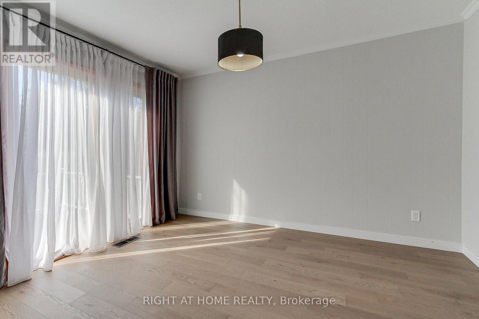 1715 OBERON CRESCENT - 13