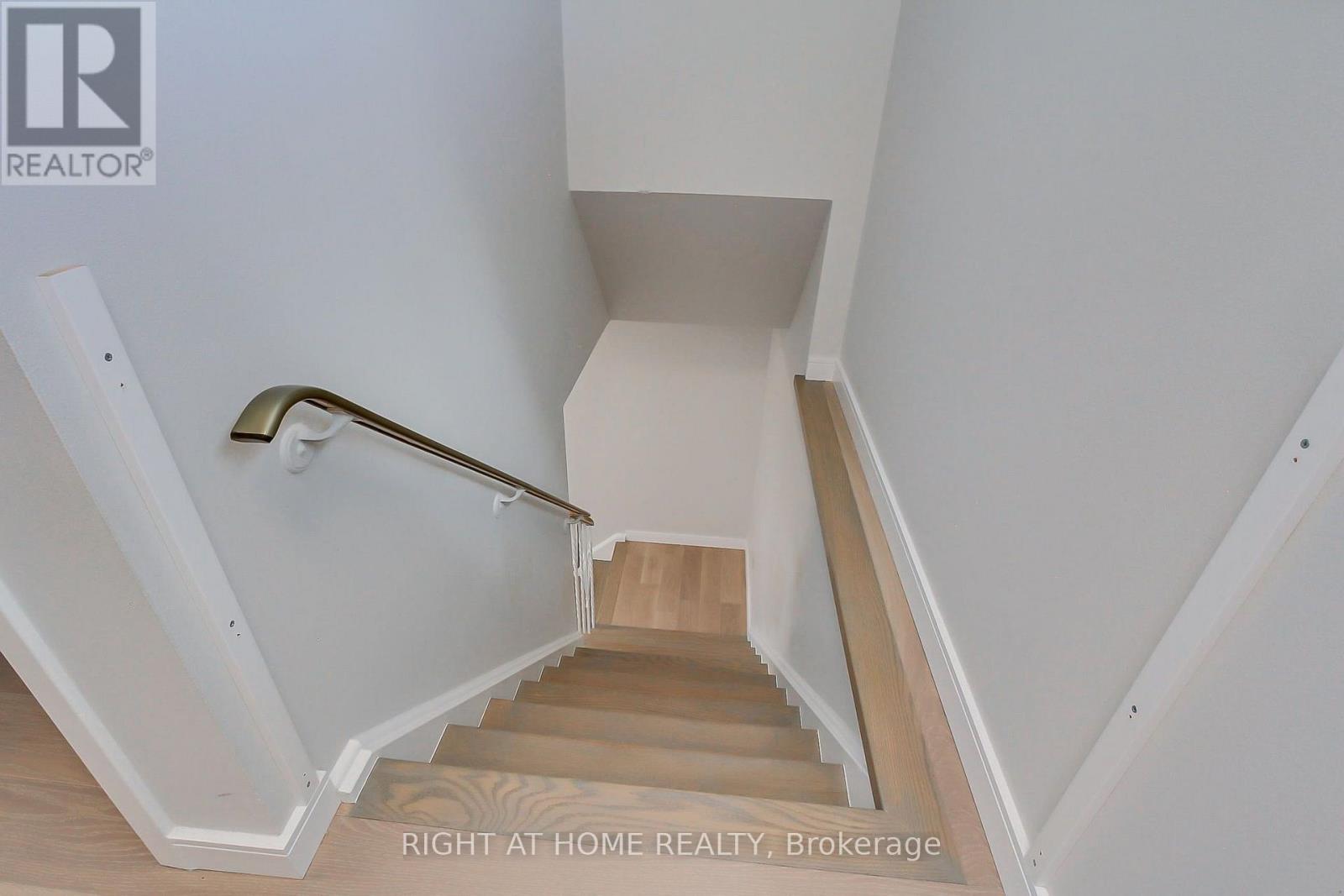 1715 OBERON CRESCENT - 22