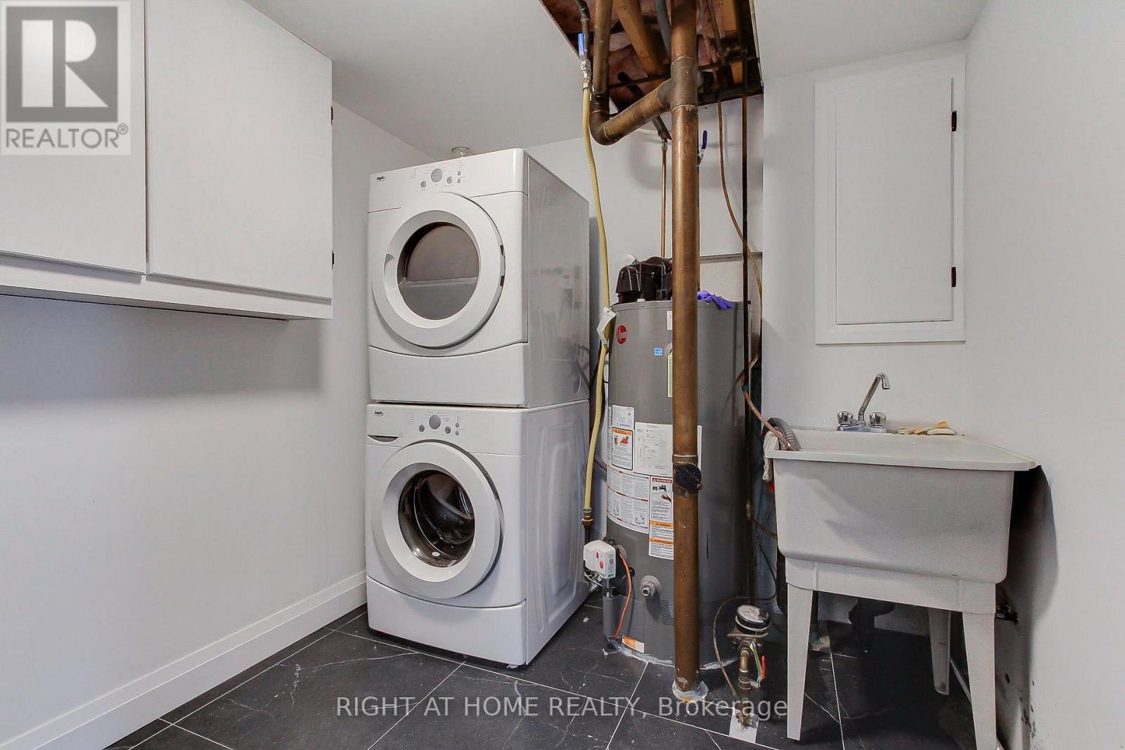 1715 OBERON CRESCENT - 39