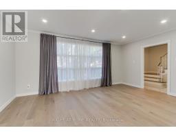 1715 Oberon Crescent, Mississauga, ON L4X2K7 Photo 11