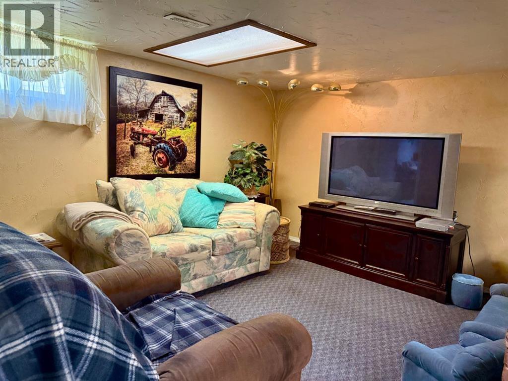1037 4 Avenue - Image 31