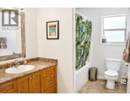 9351 Central Lake Rd, Port Alberni, BC V9Y8Z1 Photo 11